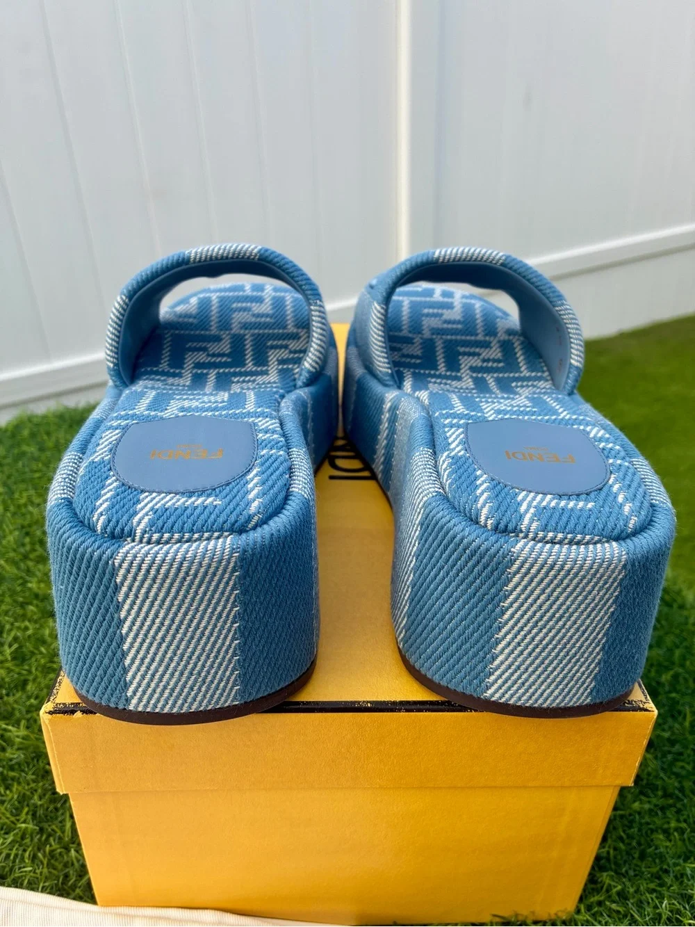 FENDI SUNSHINE STRIPED DENIM PLATFORM SLIDE SANDALS EMBROIDERED LOGO SZ 38.5 NEW